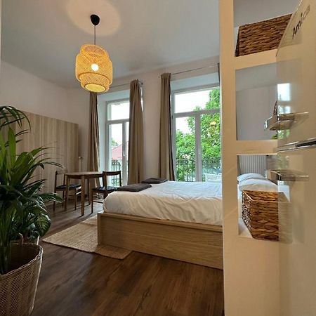 Апартаменты Studio Na Starej Ochocie Варшава Экстерьер фото